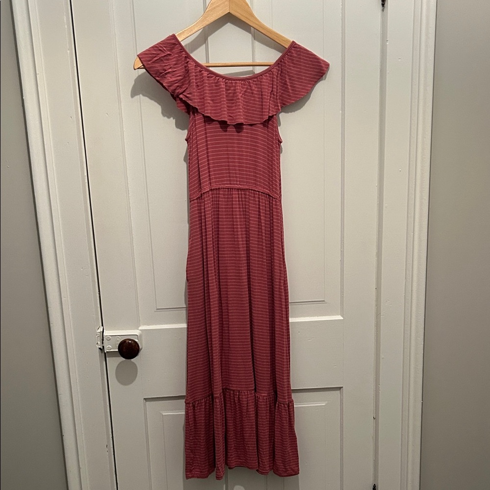 Chic Off-Shoulder Maxi Dress in Pink